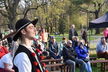 Tradycyjne "stowiani moja" w wykonaniu Zespołu regionalnego "Wisła" z Wisły